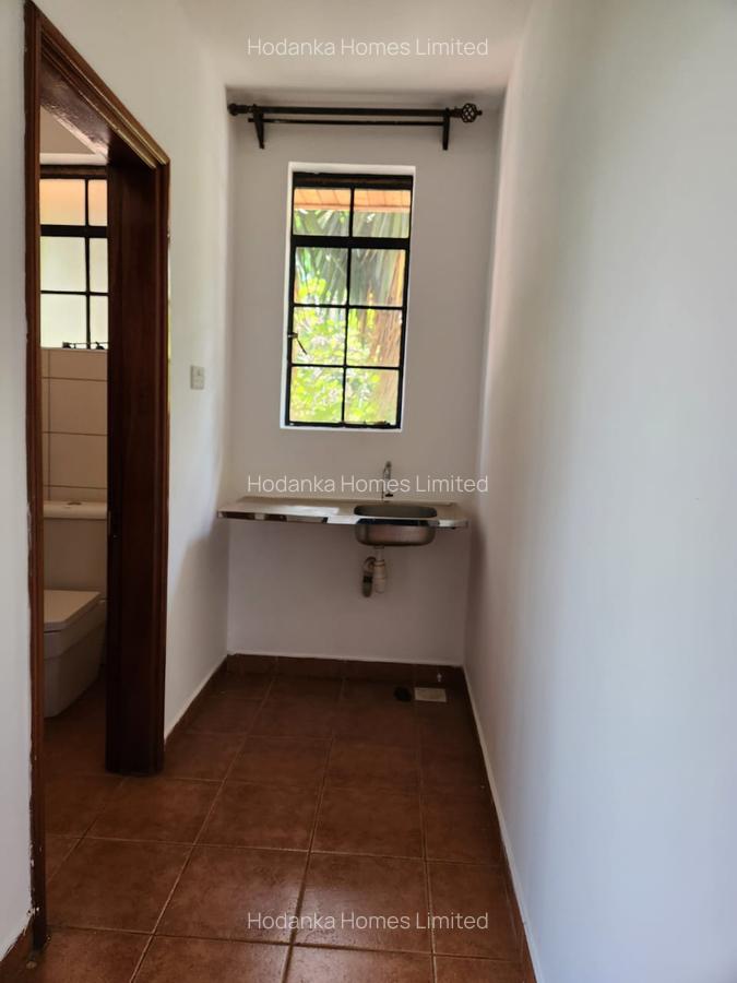 5 Bed Townhouse with En Suite in Lavington - 7