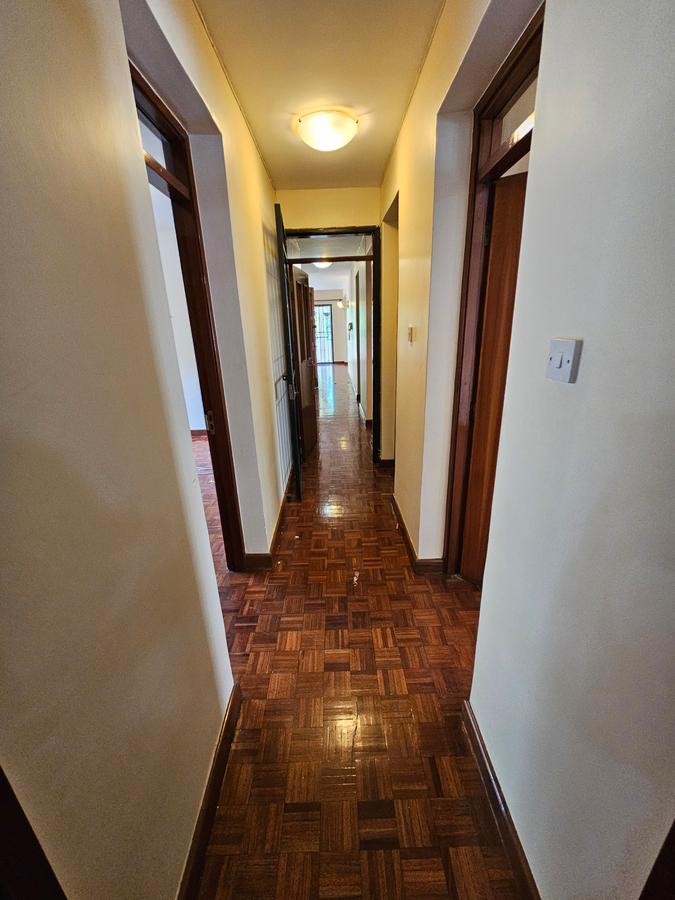 3 Bed Apartment with En Suite at Lavington - 18