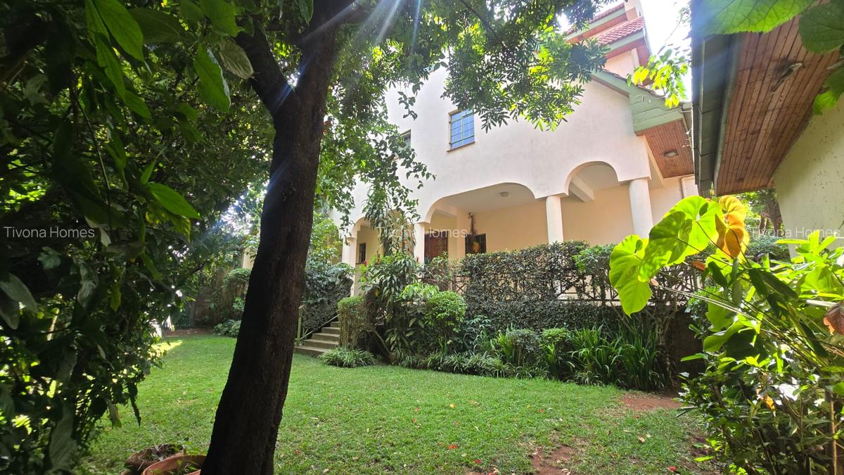5 Bed House with En Suite in Lavington - 2