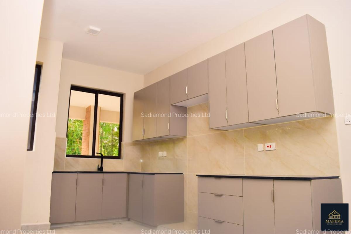 6 Bed Townhouse with En Suite in Karen - 15