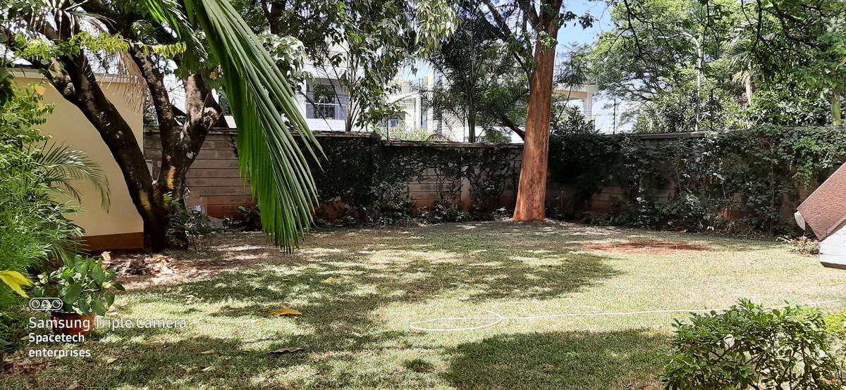 5 Bed Townhouse with En Suite in Lavington - 3