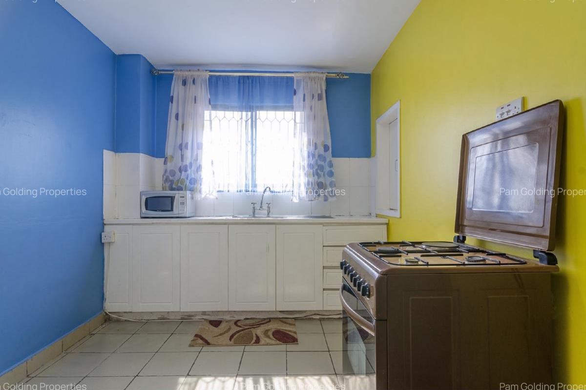 3 Bed Apartment with En Suite at Nyayo Estate - 4