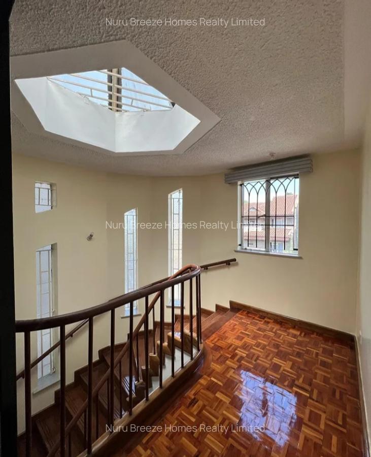 4 Bed Townhouse with En Suite in Lavington - 12