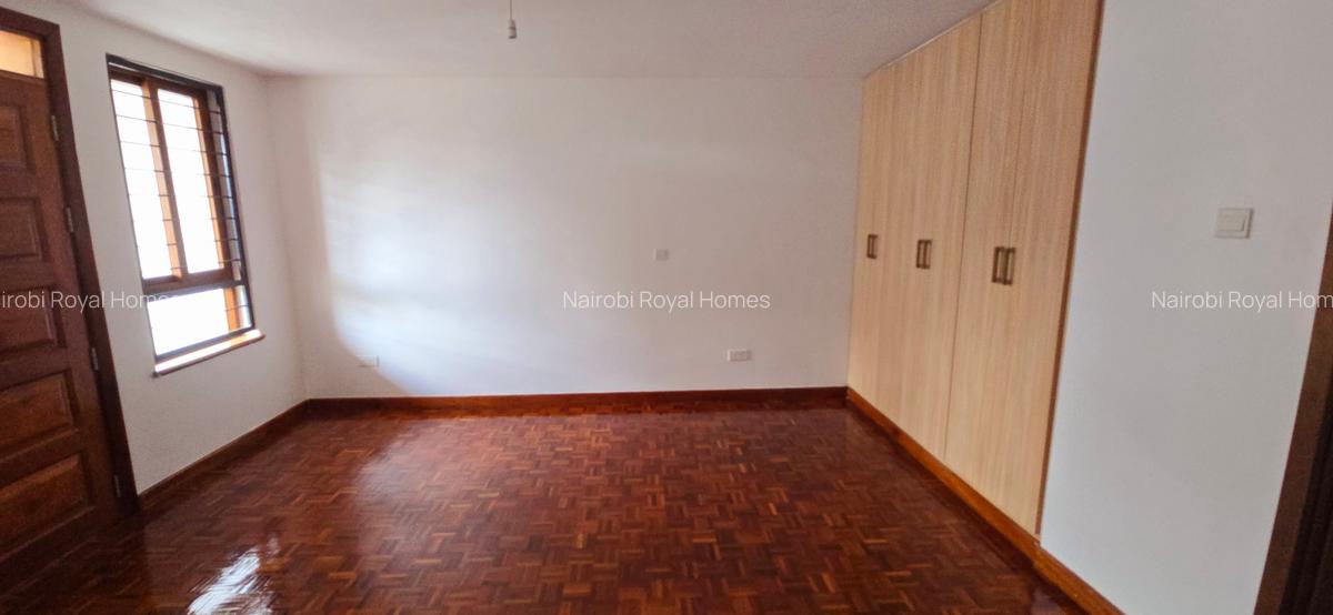 5 Bed Townhouse with En Suite at Lavington Green - 18