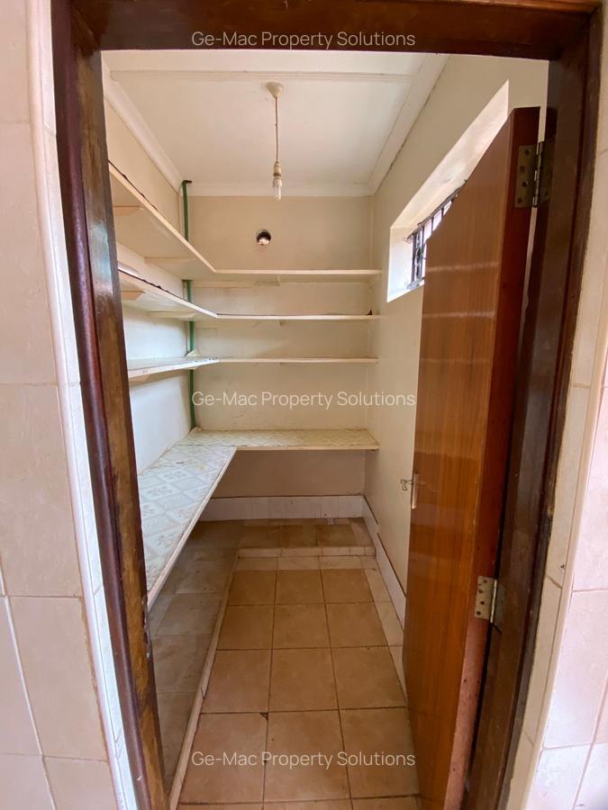 5 Bed House with En Suite in Runda - 17