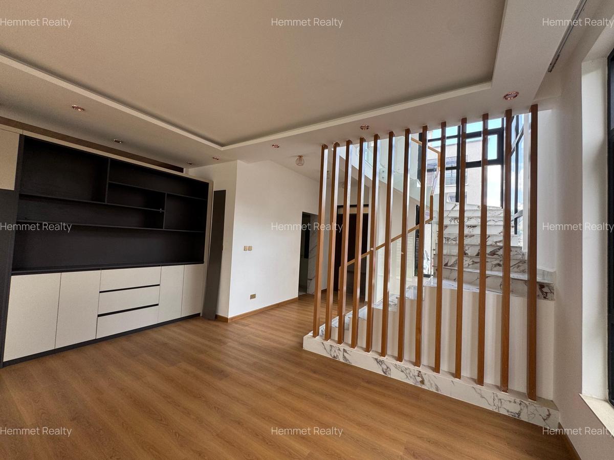5 Bed Villa with En Suite in Lavington - 4