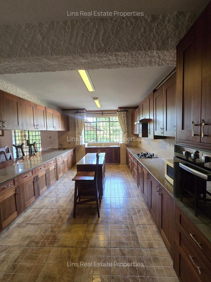 3 Bed Townhouse with En Suite in Spring Valley - 6