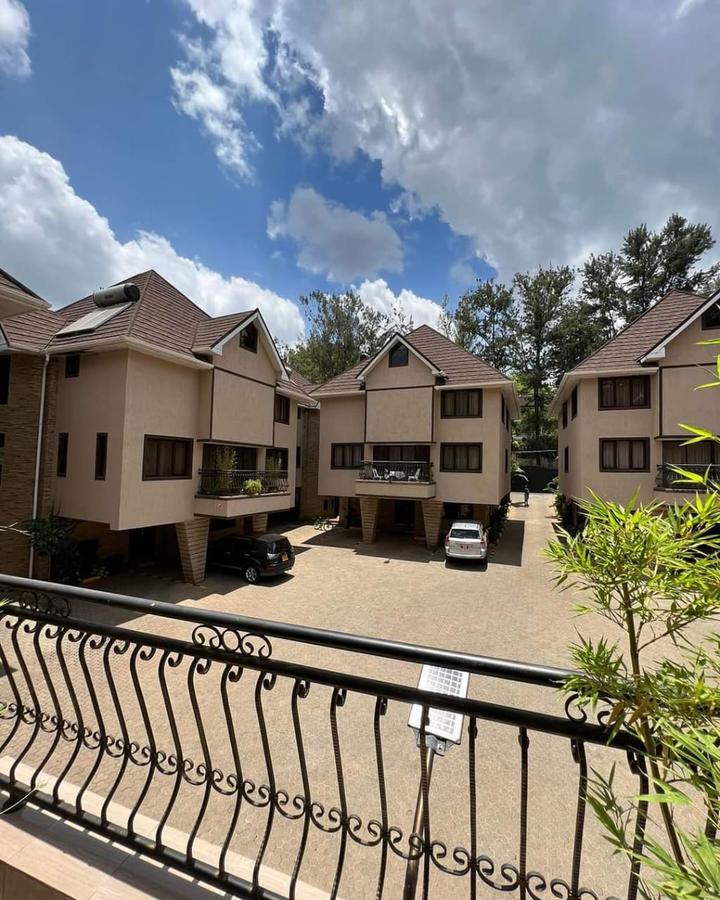 5 Bed Townhouse with En Suite at Lavington - 1