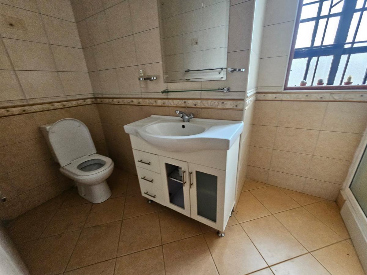 4 Bed House with En Suite in Runda - 11