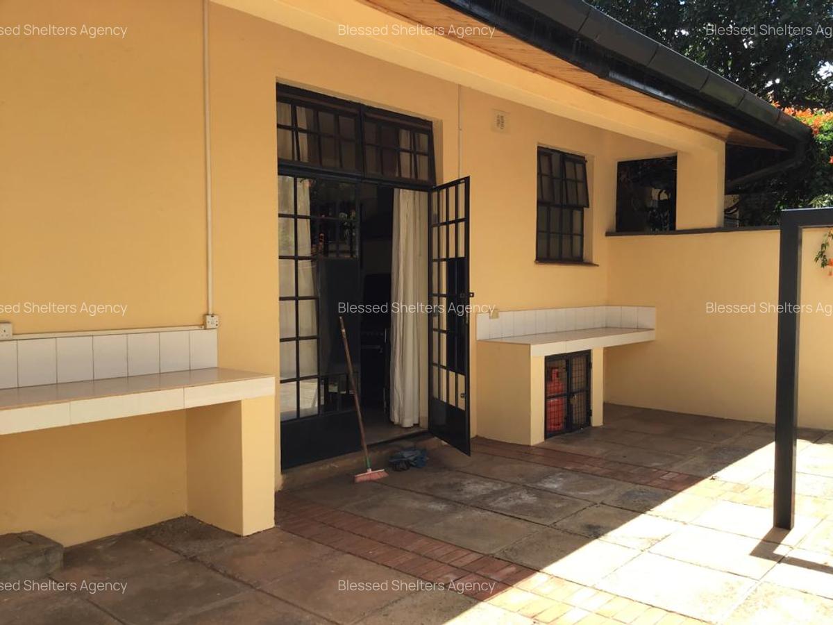 4 Bed House with En Suite in Runda - 17