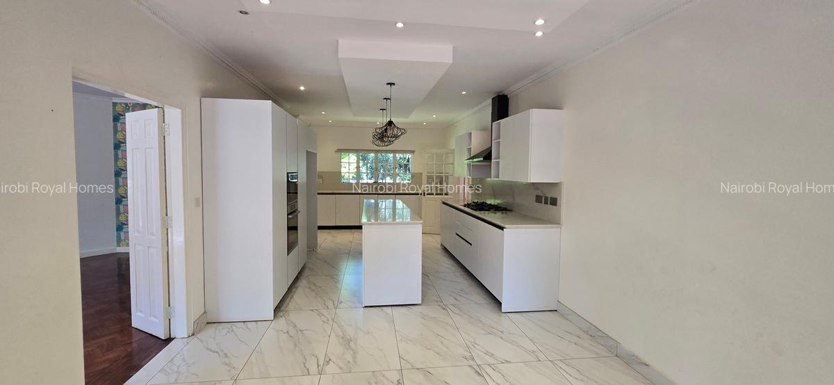 4 Bed House with En Suite at Jacaranda Avenue - 18