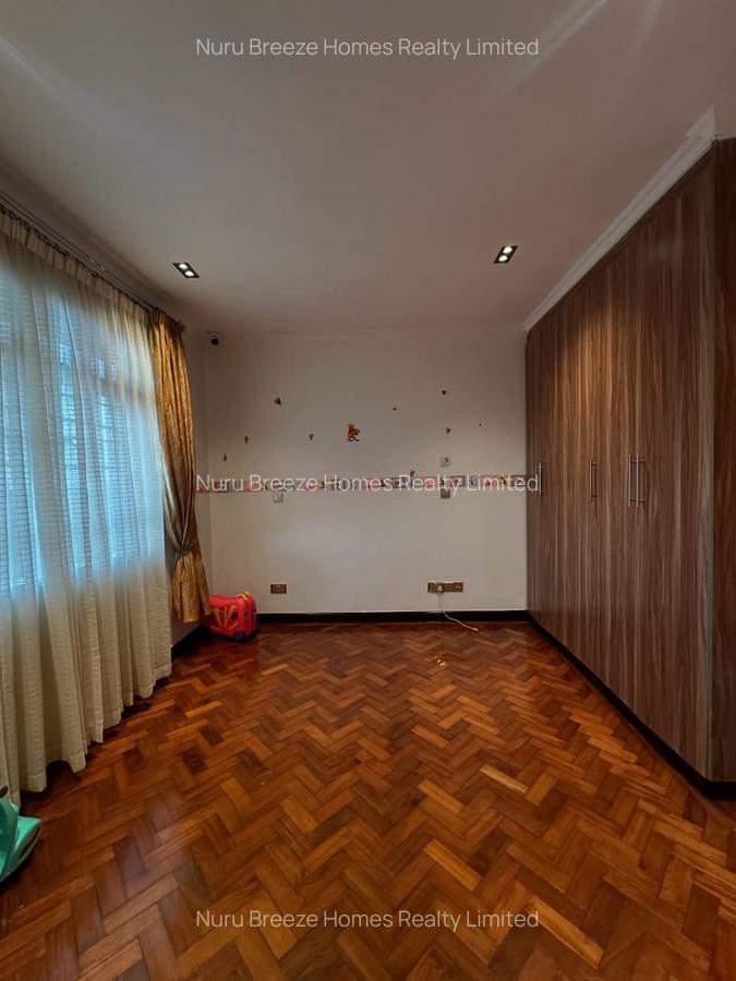 5 Bed Townhouse with En Suite in Kitisuru - 17