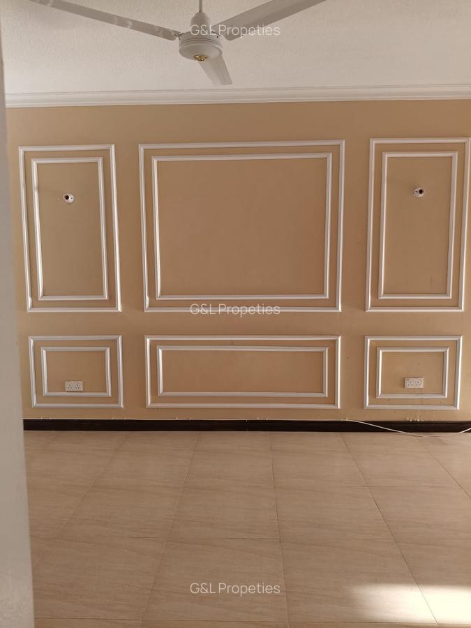 4 Bed Apartment with En Suite at Links Road - 11