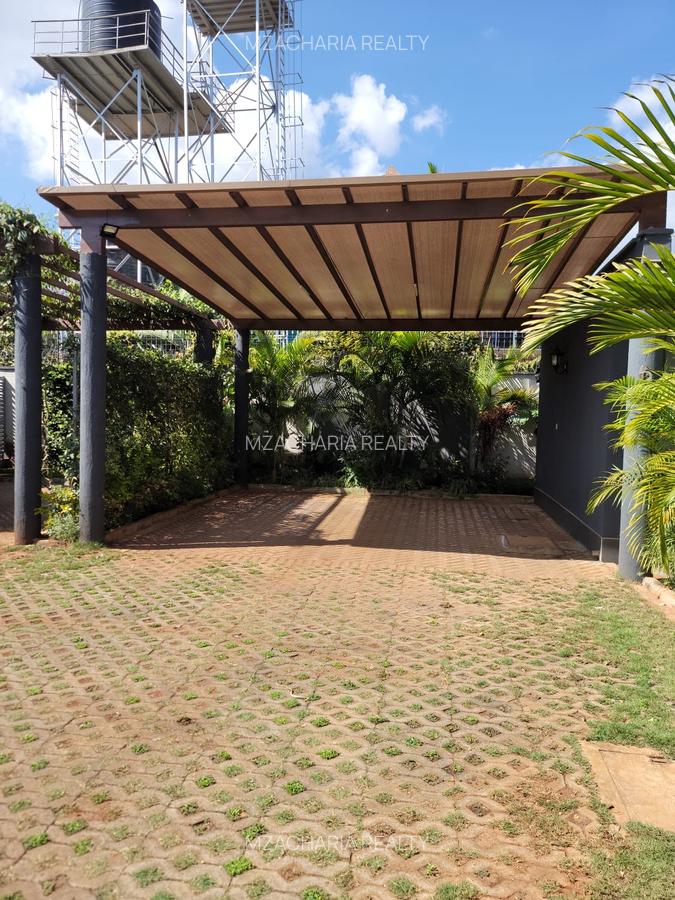 4 Bed Townhouse with En Suite in Ridgeways - 11