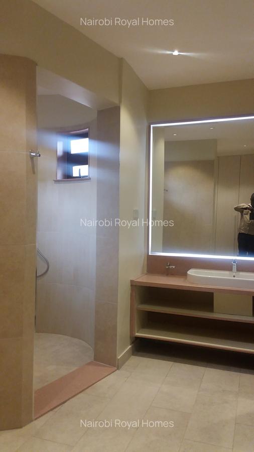 5 Bed House with En Suite at Flem Tree - 10