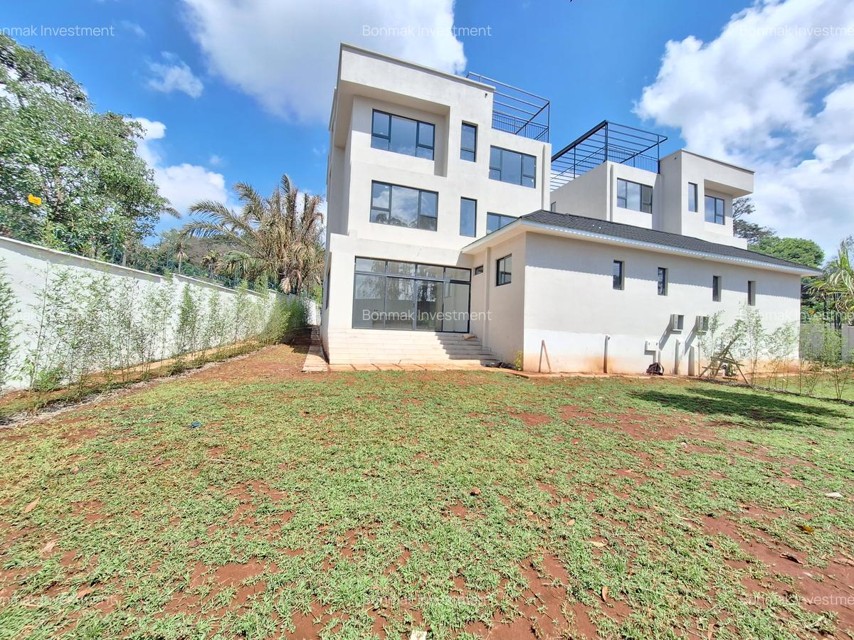 5 Bed Townhouse with En Suite at Lavington Green. - 1