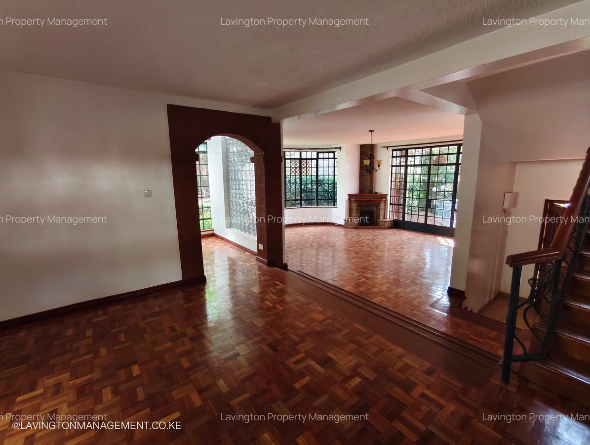 5 Bed House with En Suite at Lavington Green - 3