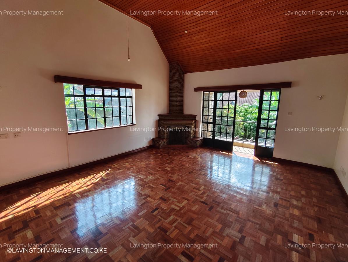 5 Bed House with En Suite at Lavington Green - 9