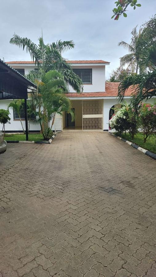 4 Bed House with En Suite at Nyali - 9