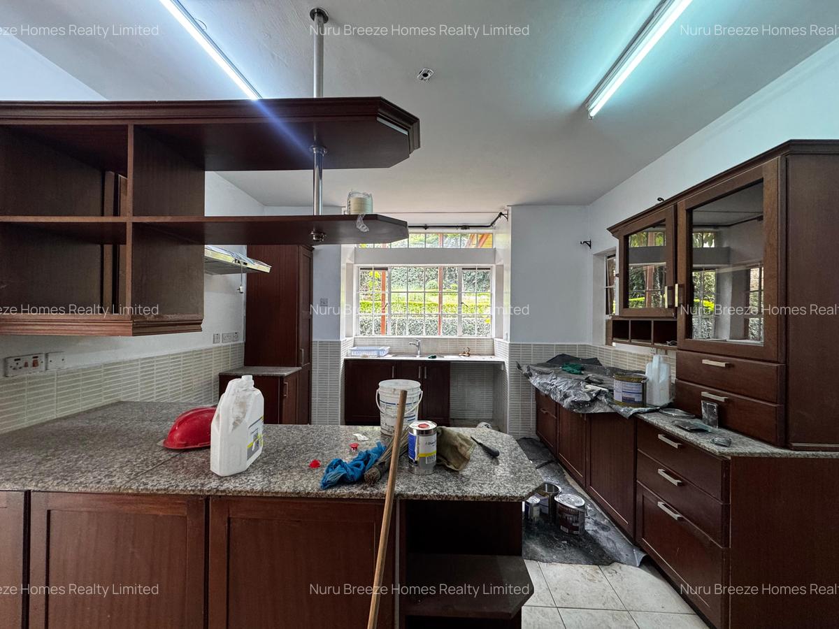 5 Bed Townhouse with En Suite in Rosslyn - 3