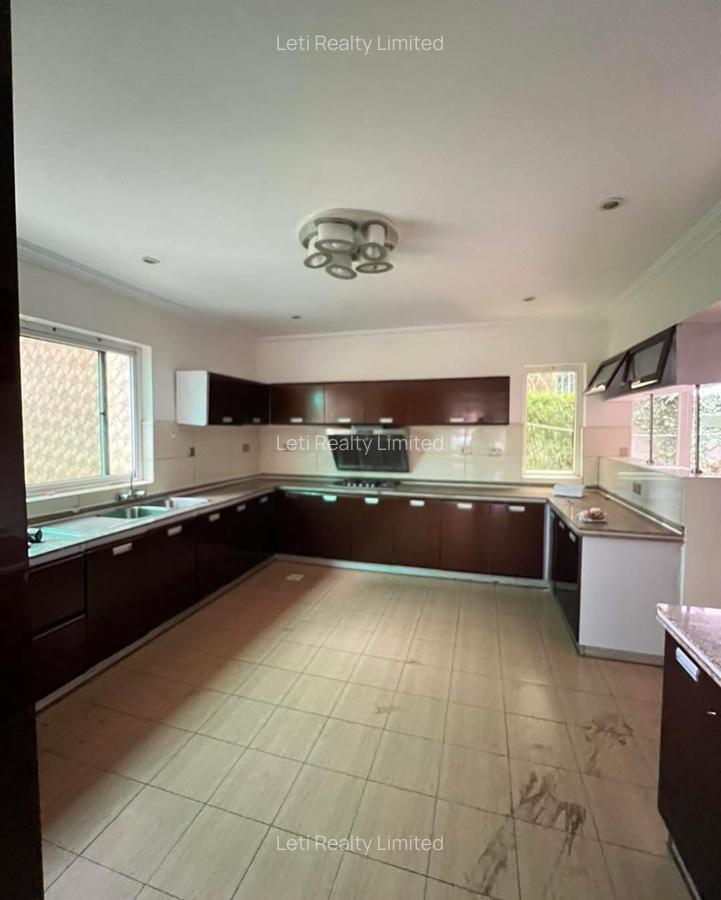 4 Bed Townhouse with En Suite in Riverside - 3
