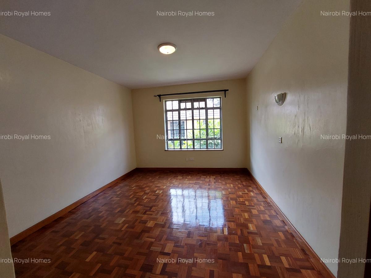 5 Bed Townhouse with En Suite at Lavington Road - 16