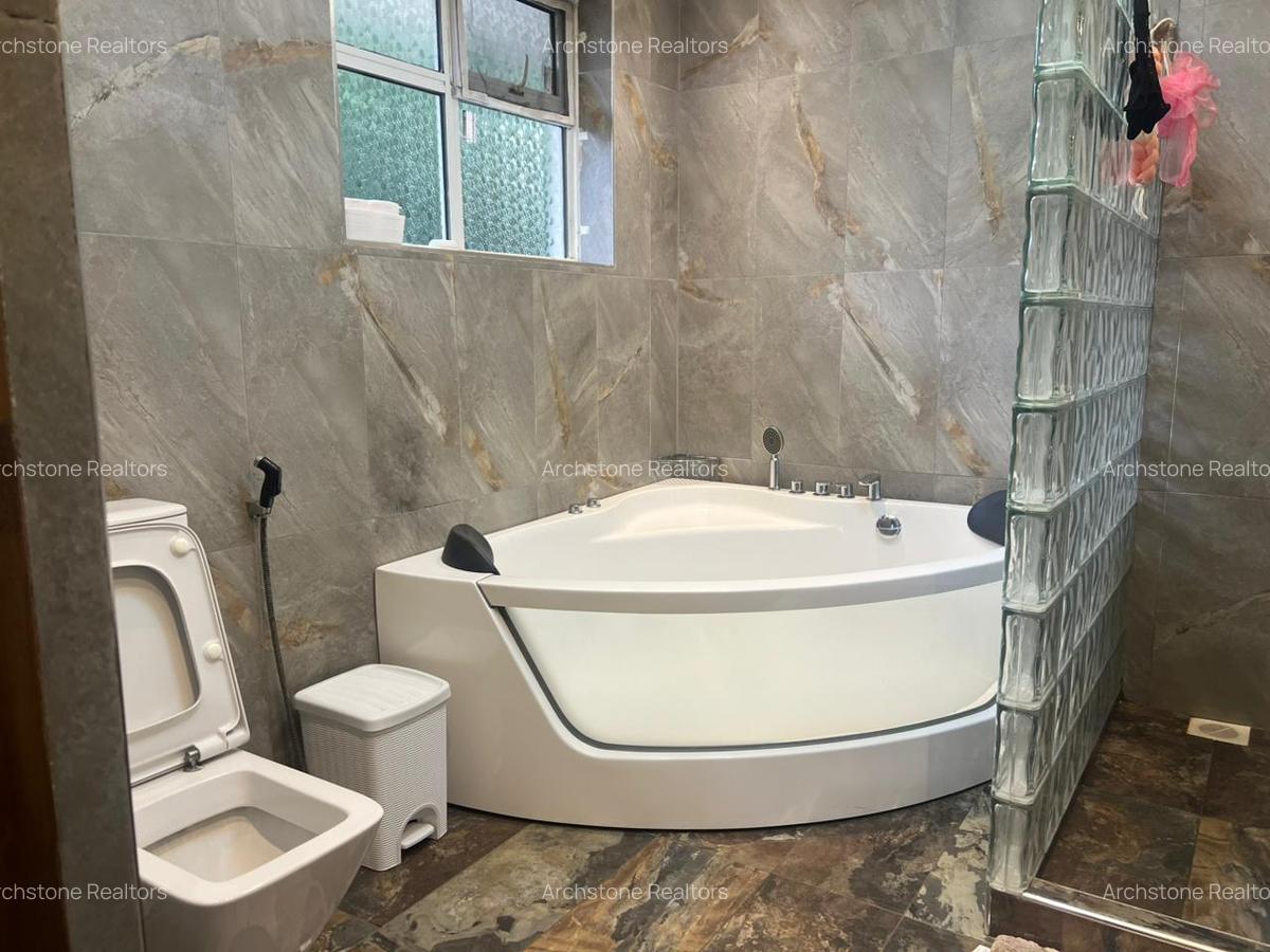 5 Bed House with En Suite in Runda - 12