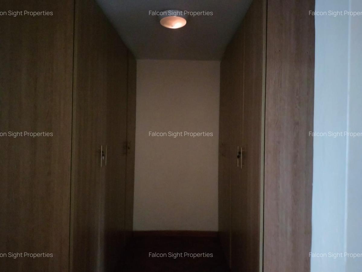 4 Bed Townhouse with Walk In Closet in Spring Valley - 5