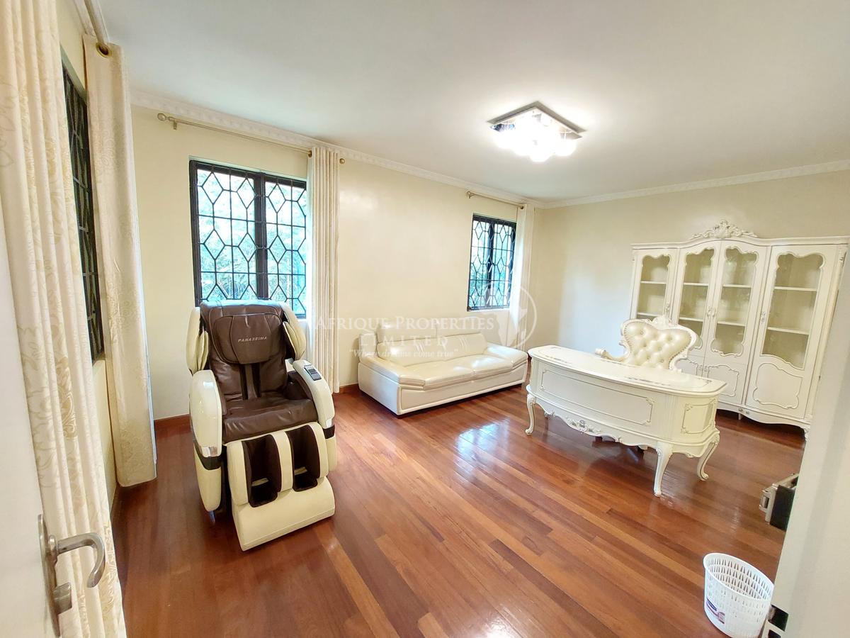 5 Bed Villa with En Suite in Gigiri - 16