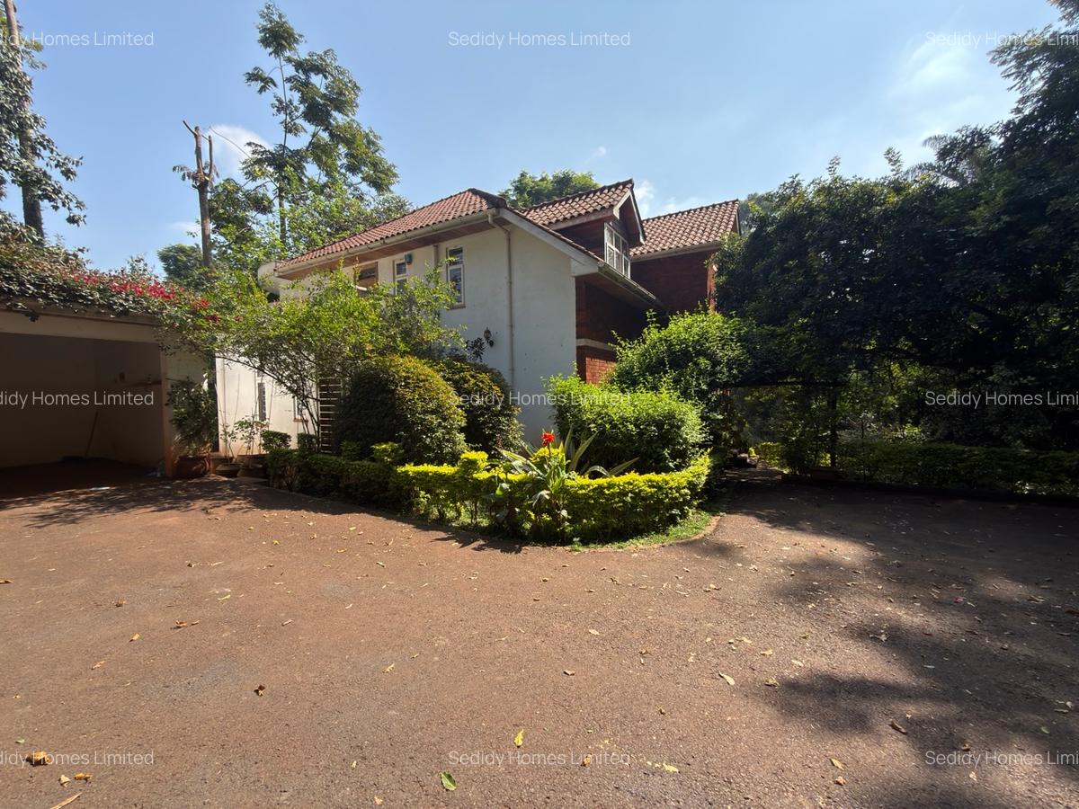 5 Bed Townhouse with En Suite in Rosslyn - 1