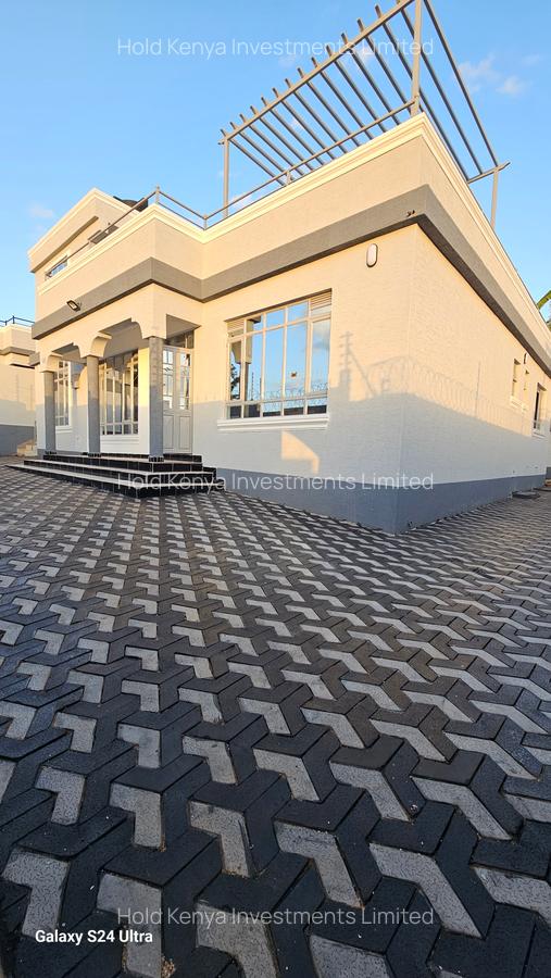 4 Bed House with En Suite at Riverside Drive - 1
