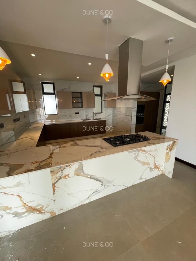 3 Bed Apartment with En Suite in Riverside - 6