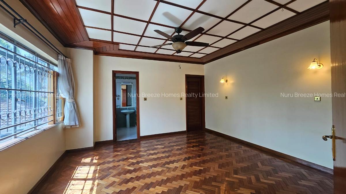 6 Bed House with En Suite in Runda - 10