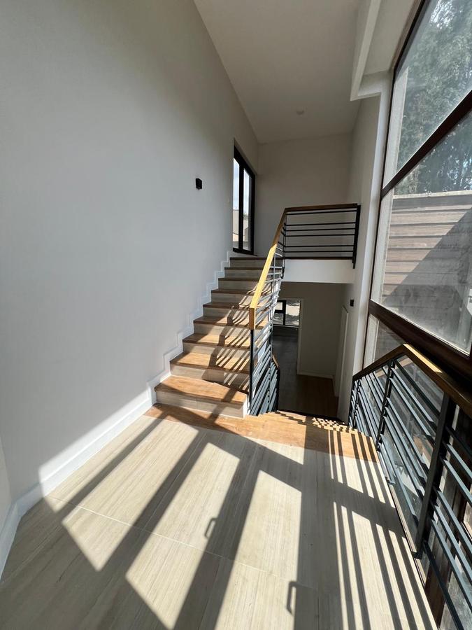 4 Bed Townhouse with En Suite in Lavington - 12