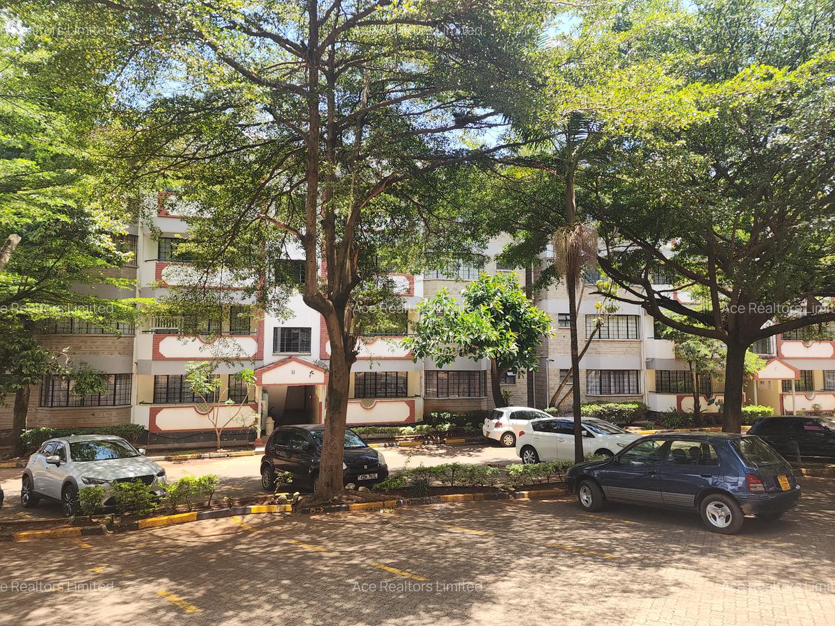 2 Bed Apartment with En Suite at Near Sarit Centre - 15