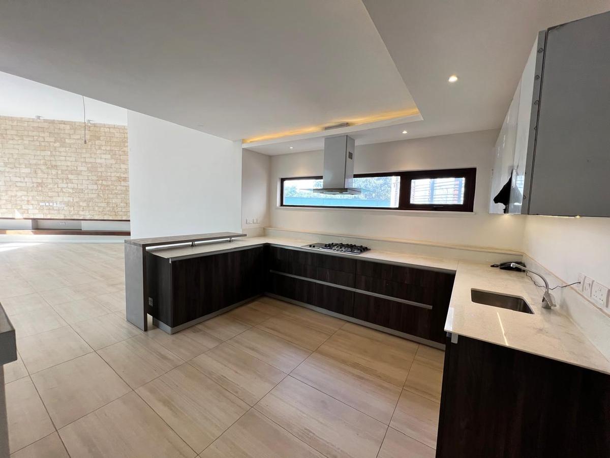 4 Bed Townhouse with En Suite in Lavington - 4