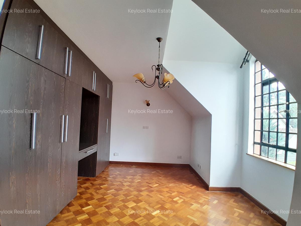 4 Bed Townhouse with En Suite at Lavington - 10