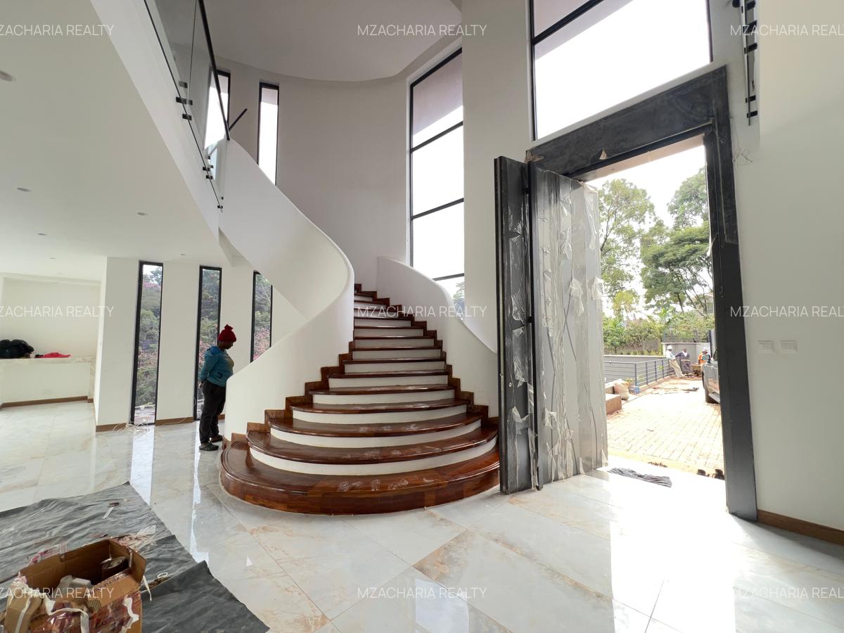 5 Bed Villa with En Suite in Nyari - 17