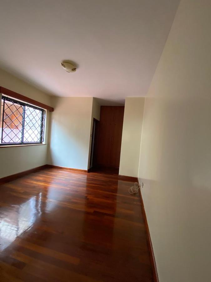 5 Bed Townhouse with En Suite at Lavington - 11