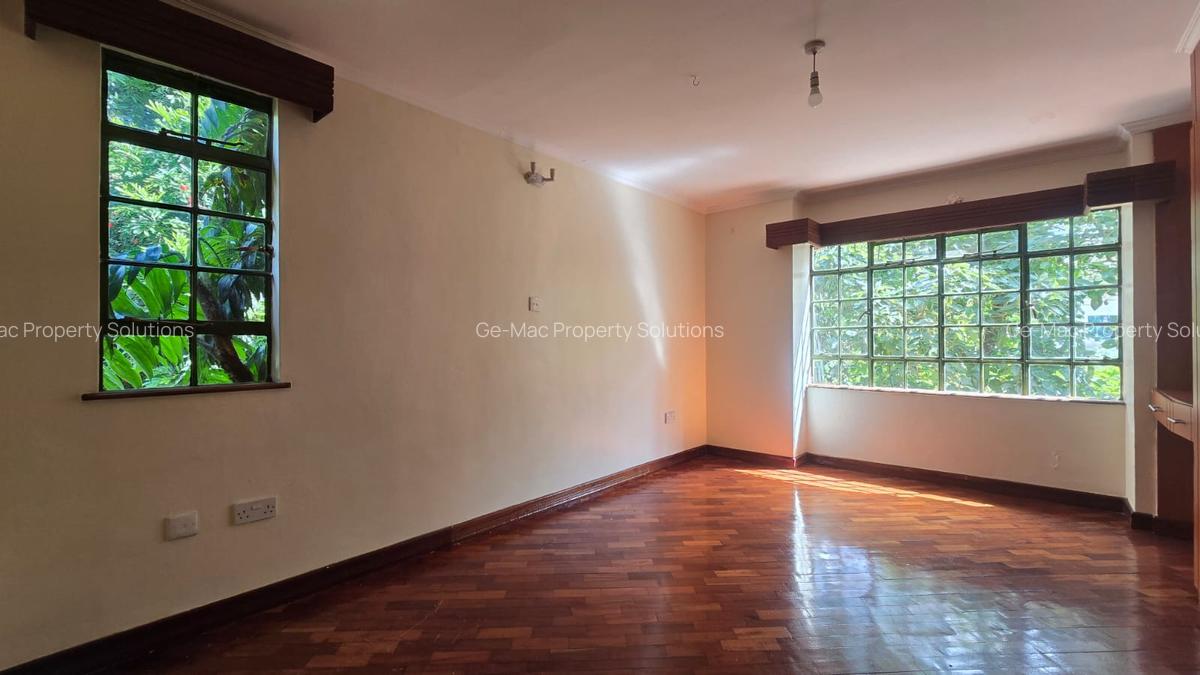 5 Bed House with En Suite in Lavington - 6