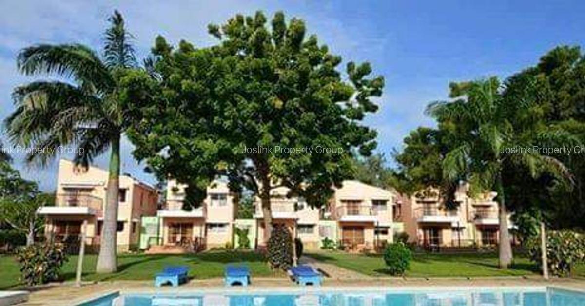 Serviced 3 Bed Apartment with En Suite in Nyali Area - 2