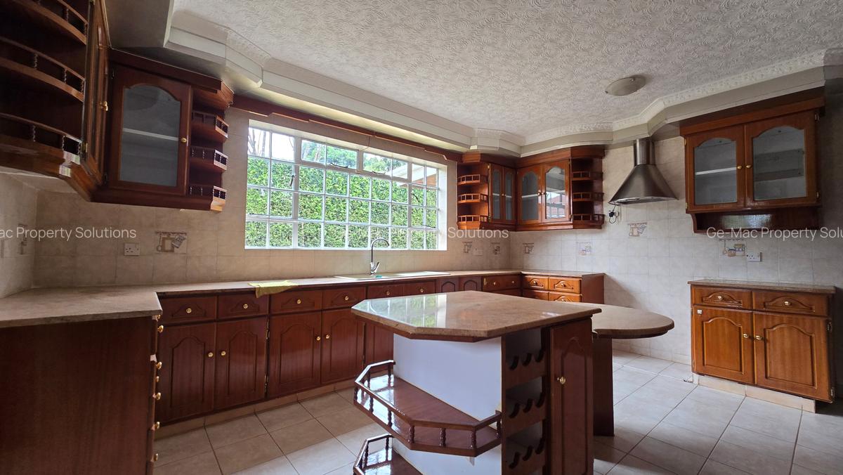 5 Bed House with En Suite in Runda - 8