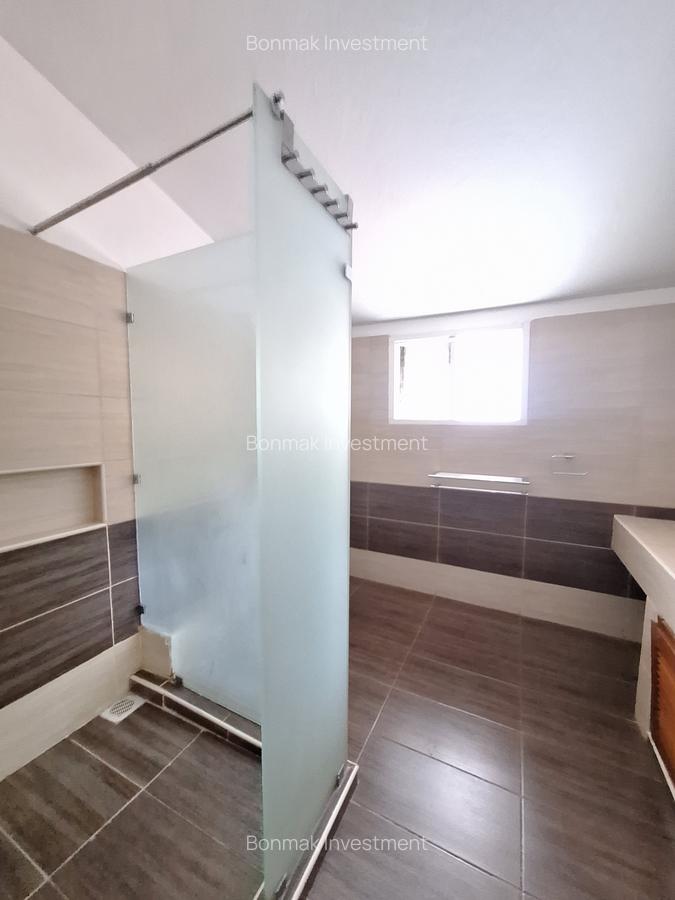 4 Bed House with En Suite at Hill View Close - 20