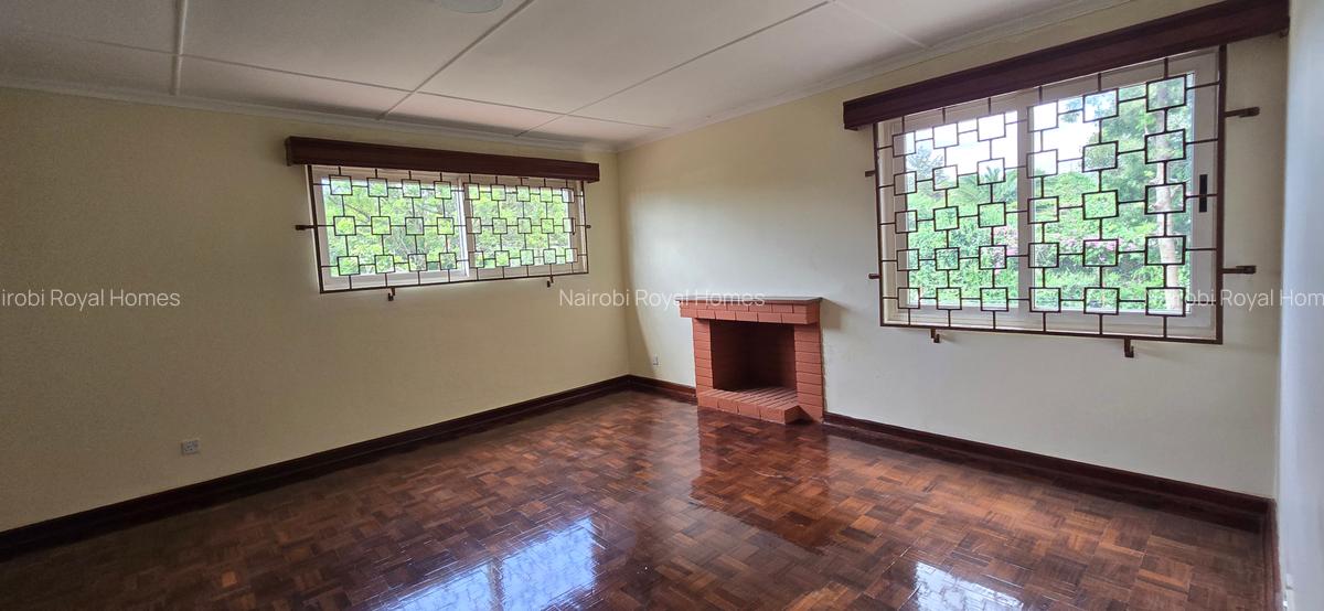 5 Bed Townhouse with En Suite at Lavington - 10