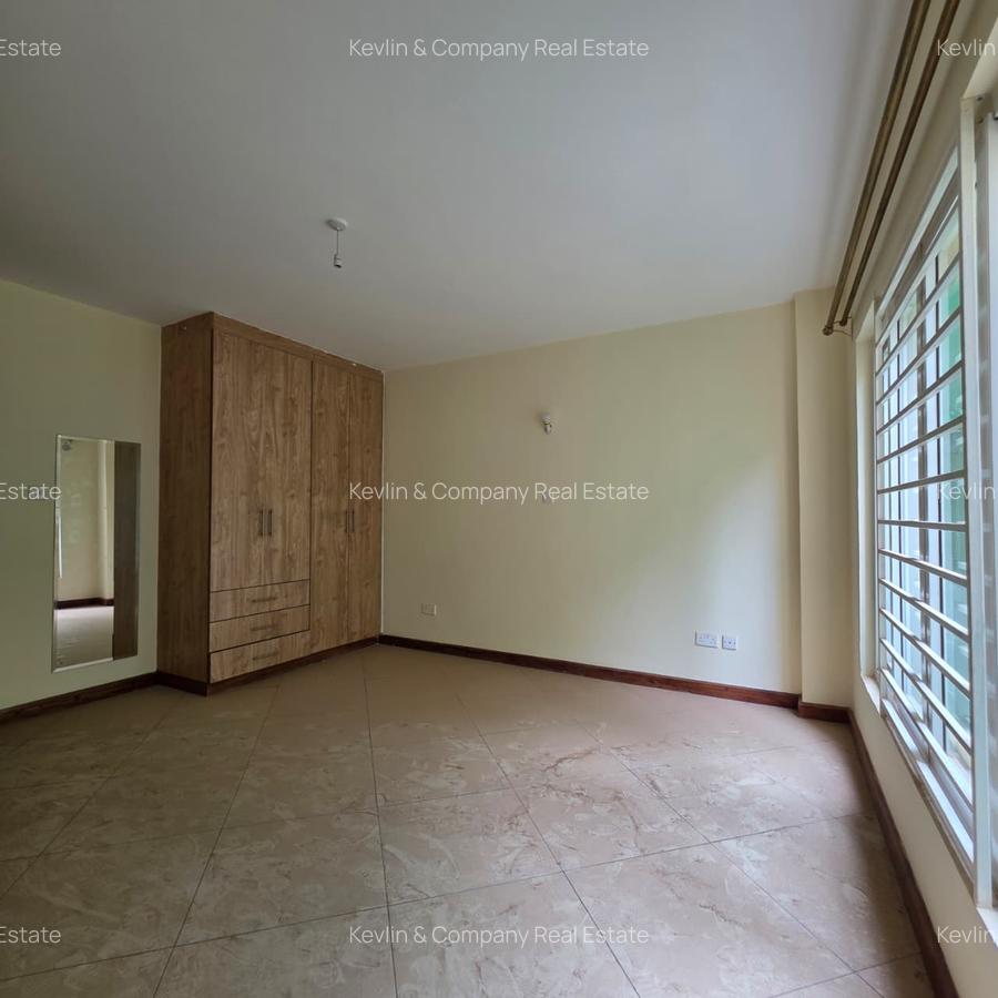 4 Bed Apartment with En Suite in Parklands - 12
