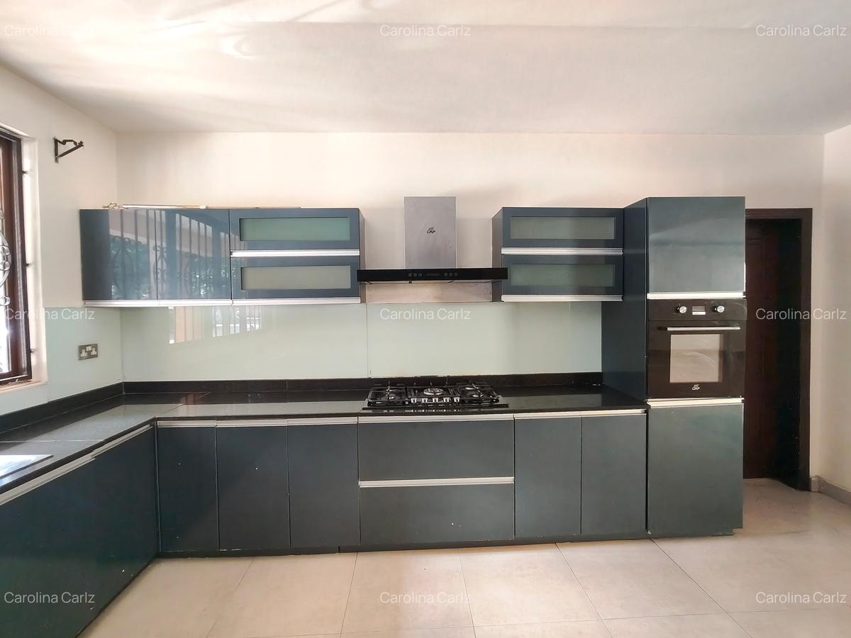 5 Bed House with En Suite in Westlands Area - 6