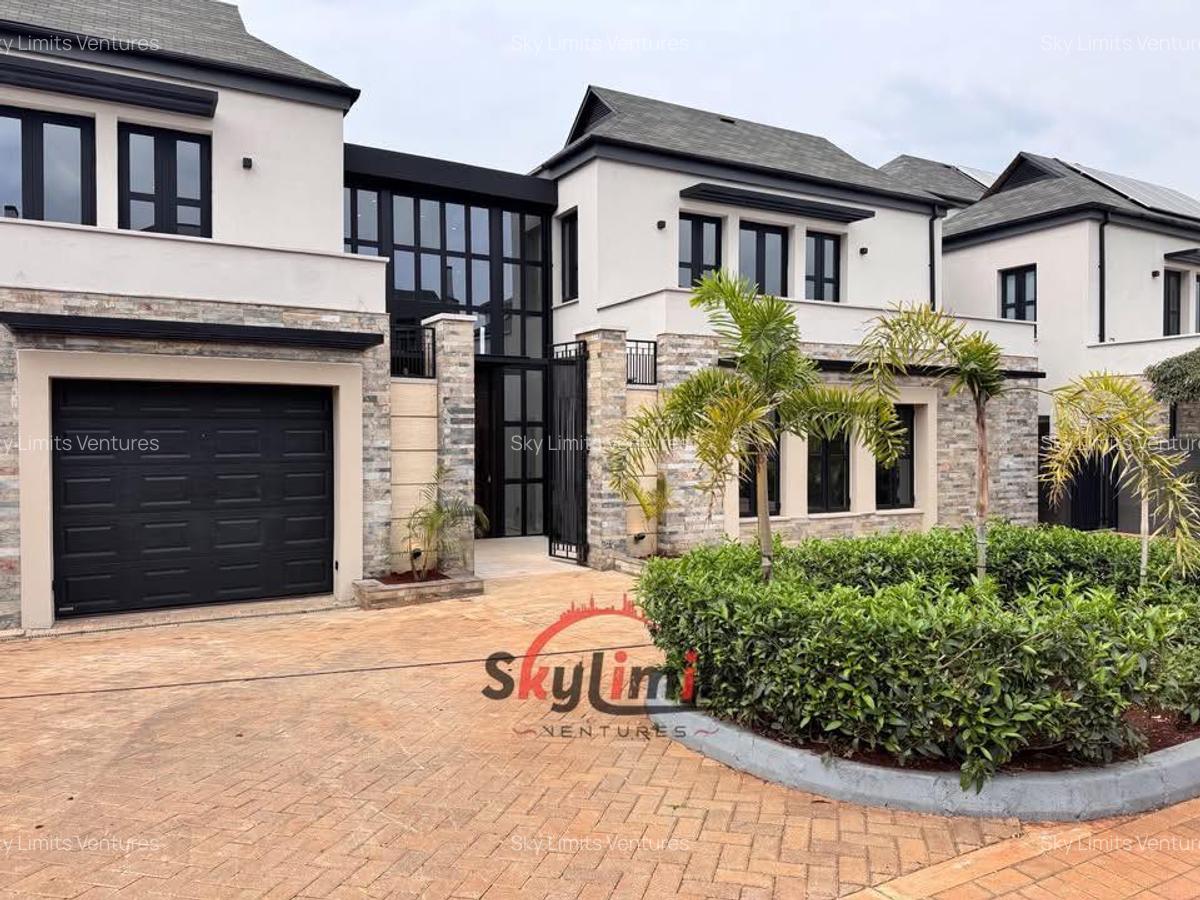 5 Bed Villa with En Suite in Runda - 1