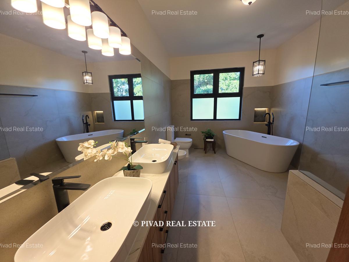 5 Bed House with En Suite in Runda - 14