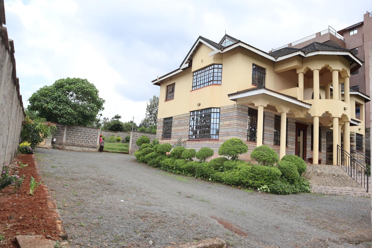 5 Bed House with En Suite at Safari Park Avenue - 5