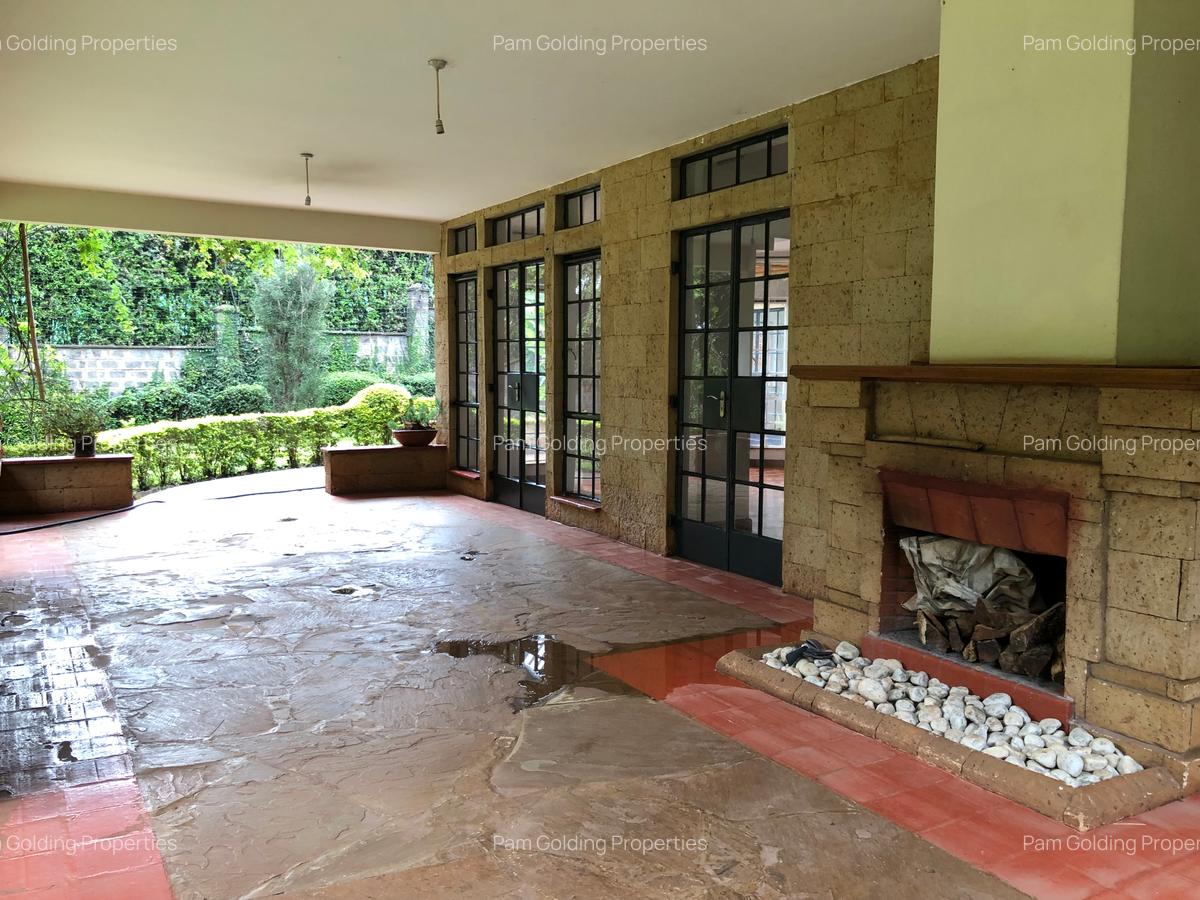 5 Bed House with En Suite in Rosslyn - 5